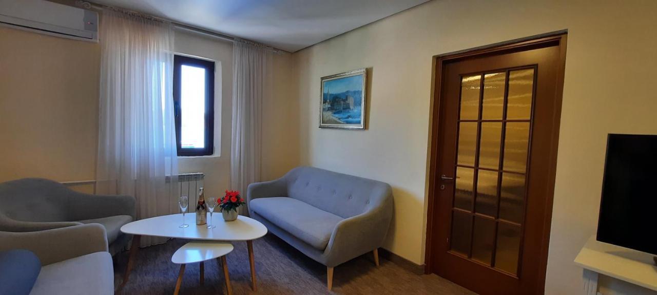 Ambassador Apartments Petrovac Εξωτερικό φωτογραφία