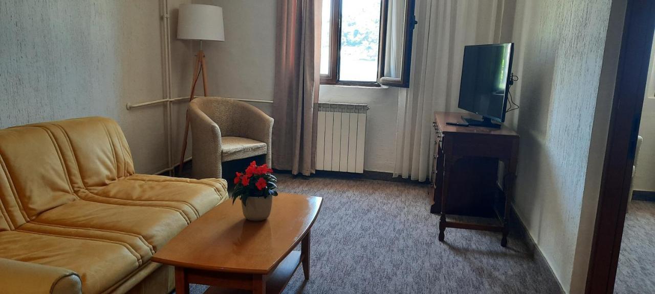 Ambassador Apartments Petrovac Εξωτερικό φωτογραφία