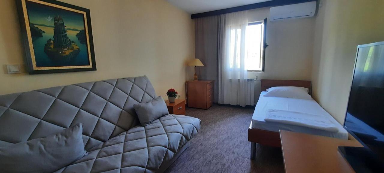 Ambassador Apartments Petrovac Εξωτερικό φωτογραφία