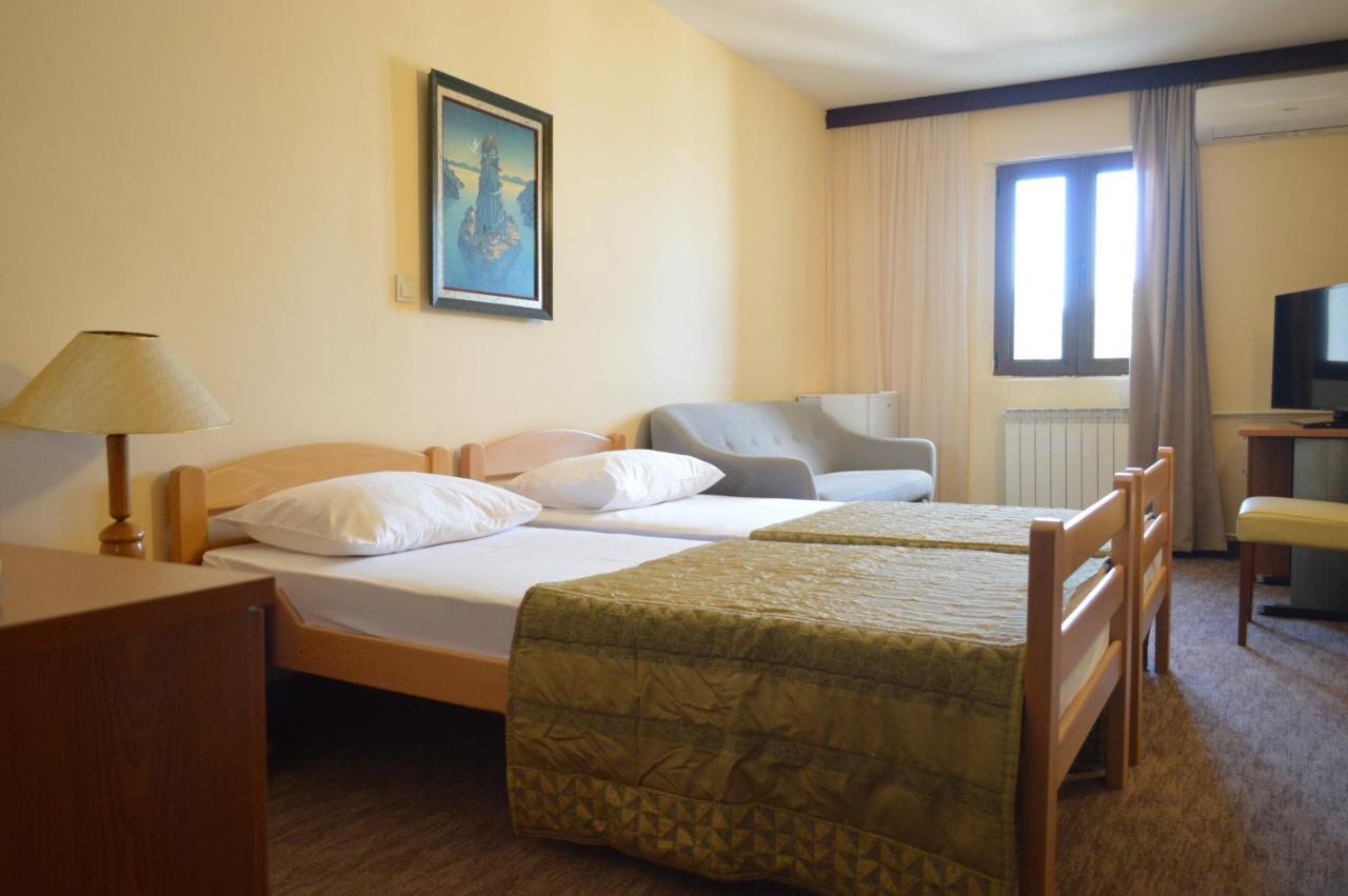 Ambassador Apartments Petrovac Εξωτερικό φωτογραφία