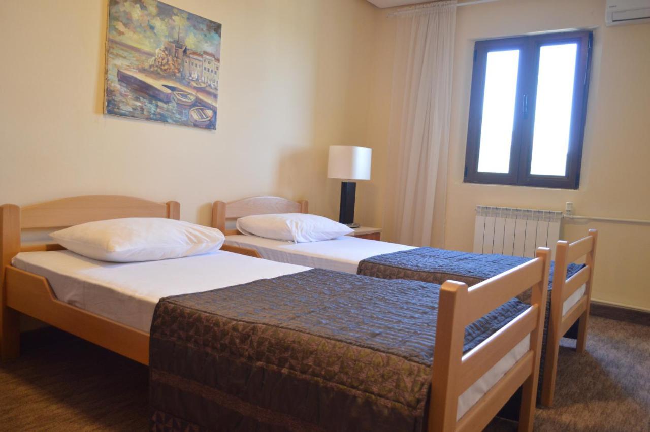 Ambassador Apartments Petrovac Εξωτερικό φωτογραφία