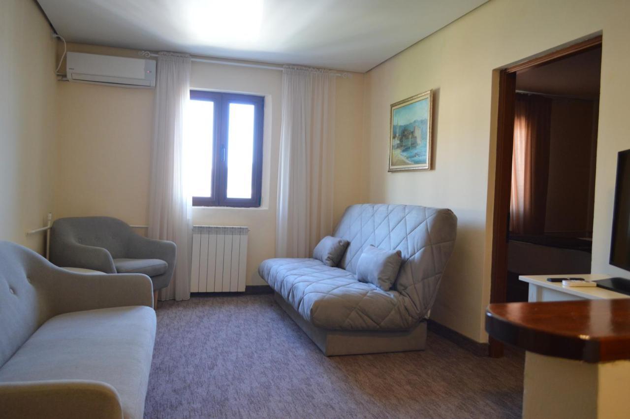 Ambassador Apartments Petrovac Εξωτερικό φωτογραφία